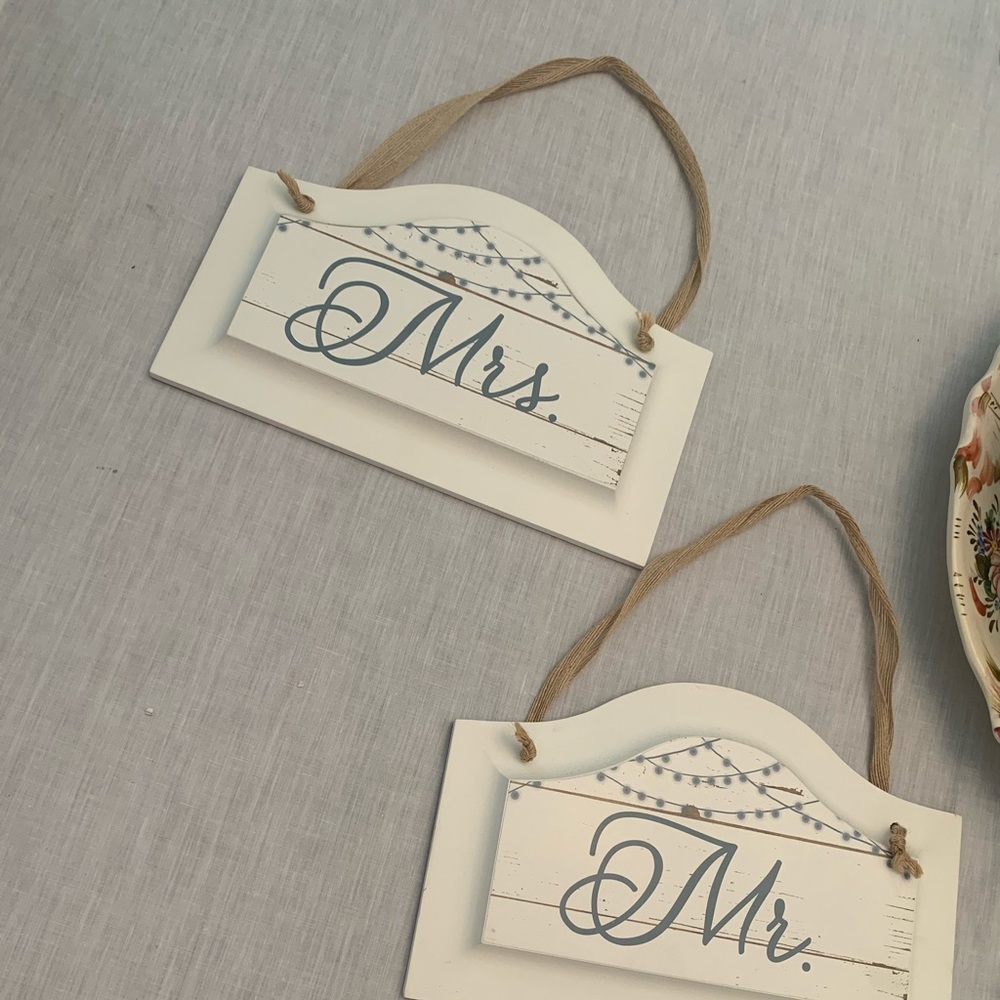 2 wedding signs very cute. Arts and crafts
